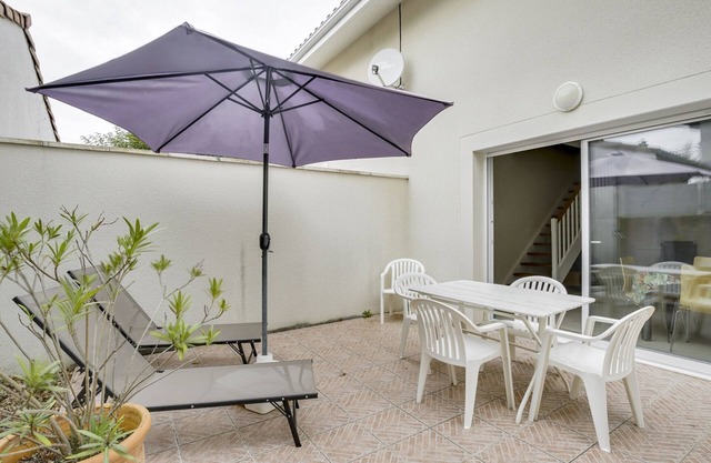 Modern Beachside House for 4-6, Close to Ocean & Town, Biscarrosse