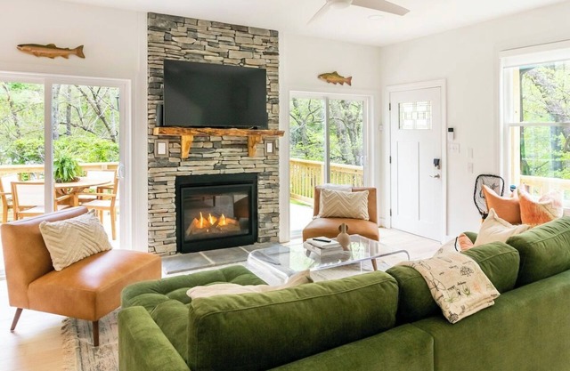 Modern Blowing Rock River House-Hammock & Hot Tub