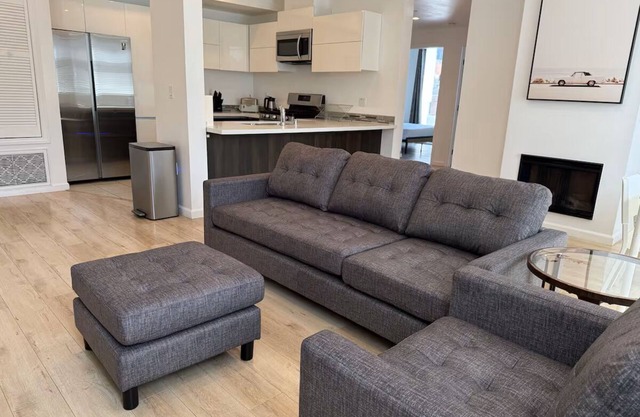 Modern & Bright 2BR Retreat/Prime LocationnnSharennSave