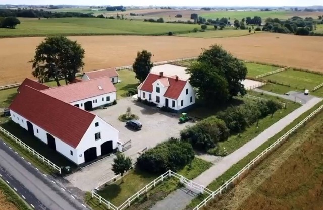 Modern Bungalow close to everything with high rating