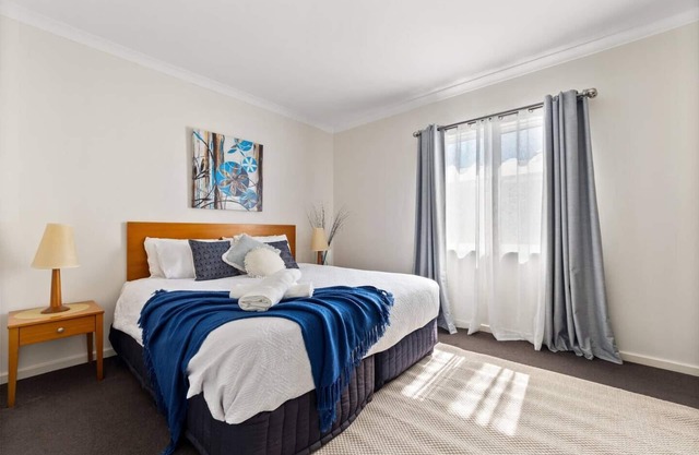 Modern canal apartment sleeps 2