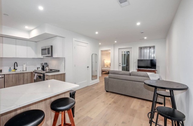 Modern Capitol Hill Apartment – 3 Min Walk to Metro!