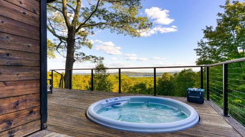 Modern Catskills Escape w Open Living Steam Shower Hot Tub w Mountain Views Minutes from Woodstock Trails Suncliff Vista