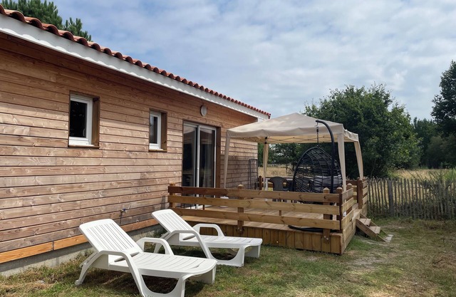 Modern chalet 100 m from cycle paths, ideal for families or couples. Pets ok