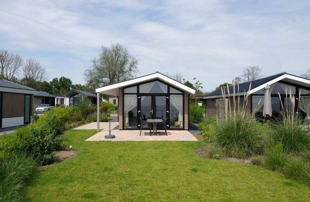 Modern chalet located on the Markermeer