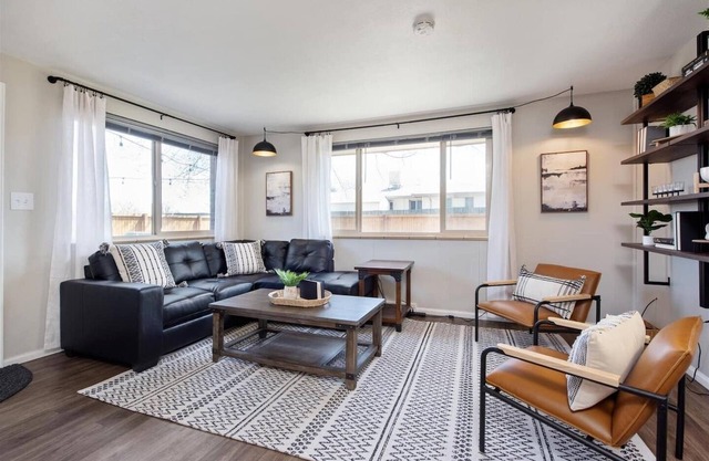Modern Chic Retreat | Near Mtns & Red Rocks | Wifi