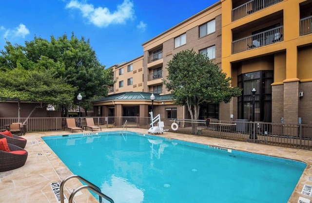 Modern Comfort in Richardson | Pool, Gym & Pets are Welcome