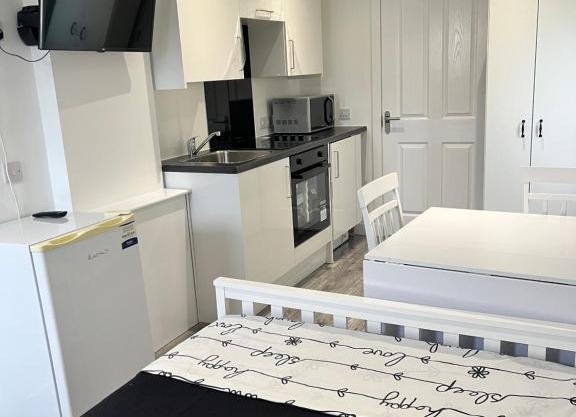 Modern Comfy One Bed Apartment - Free Parking