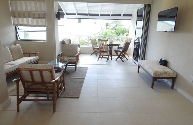 Modern condo with seaviews, pool, close to beach, South Coast, good WiFi