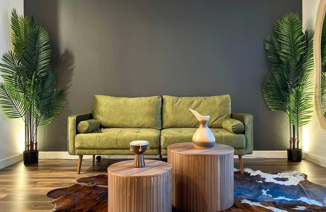 Modern Cosmopolitan APT Mid-Hollywood+Free Parking 10mins to Universal Studios