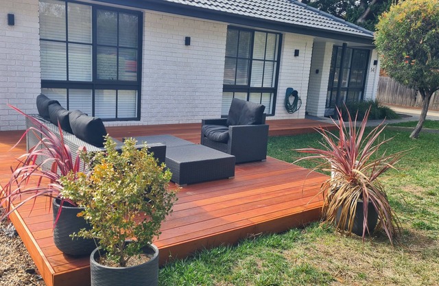 Modern, cosy, pet friendly house (3 bedrooms/2 bathrooms)