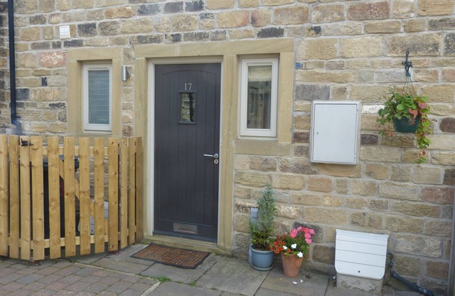 Modern cottage - 1 mins walk from village centre and surrounding countryside