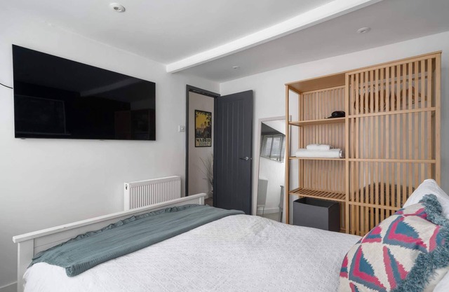 Modern Cottage in Central Exeter