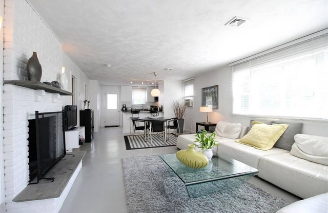 Modern Cottage Near First Beach
