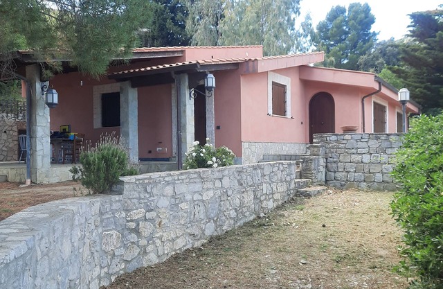 Modern cottage of 180sqm about 3km from Caccamo and12km from the sea