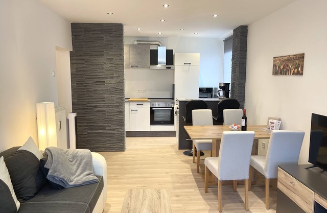modern cozy apartment close to the highway and city