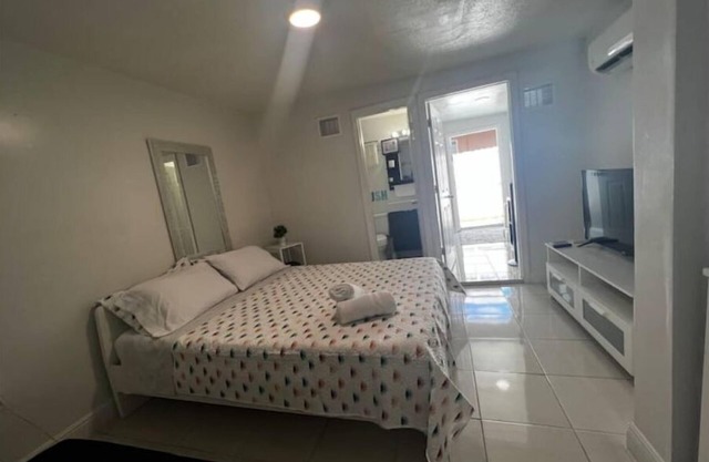 Modern Cozy Apartment in Hialeah Miami Int Airport