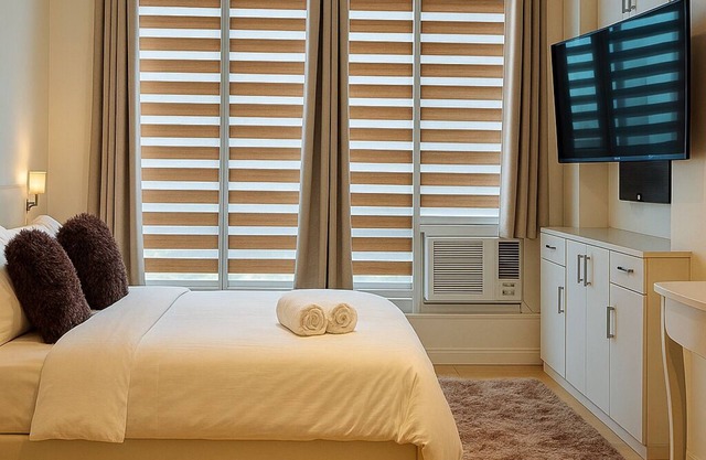 “Modern Cozy Unit with Balcony & Fast Wi-Fi – Near SM Bicutan”