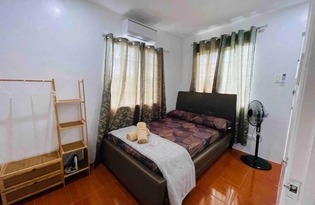 Modern Cozy Vacation house 3BR Near Tagaytay & Nuvali