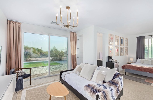 Modern Desert Oasis + Scottsdale/Carefree/Cave Creek (No Smoking)