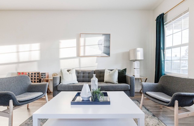 Modern Downtown 3BR Home - Mins to Alamodome/Riverwalk with Firepit, Patio, BBQ