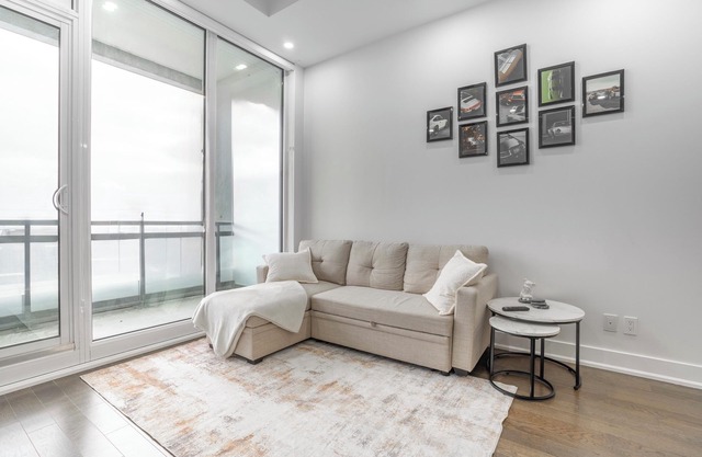 Modern Downtown Unionville Stay