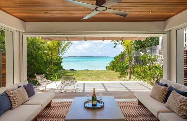 Modern dream villa right on the beach in Belle Mare, Mauritius