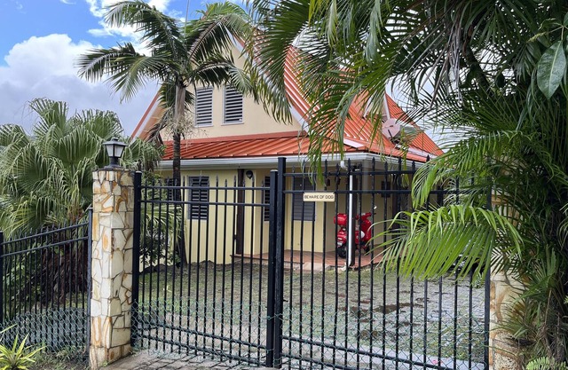 Modern family home with amazing view, 30 mins from airport