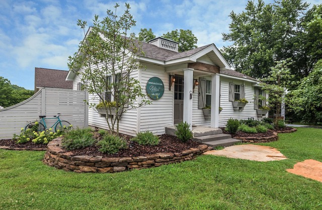 Modern Farmhouse, near downtown, walk to Creekside Community Center