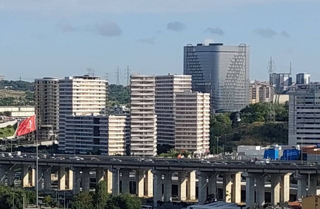 Modern Flat Apt Near City Center (Apt. 49)