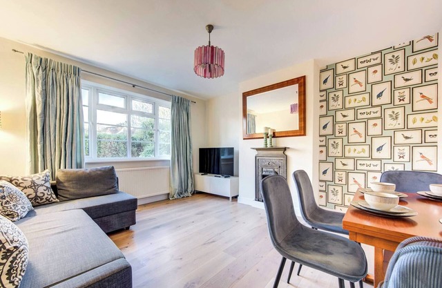 Modern flat near Pitshanger Park