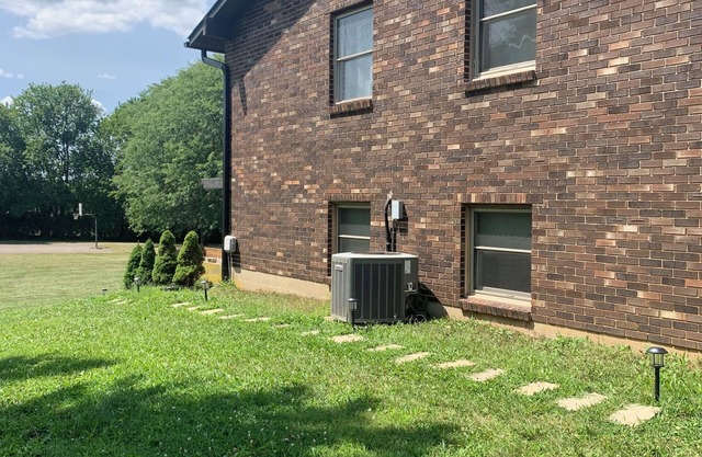 Modern getaway, near the bike path, and fair grounds! Pet friendly.