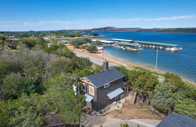 Modern Graford Cabin: Walk to Possum Kingdom Lake!