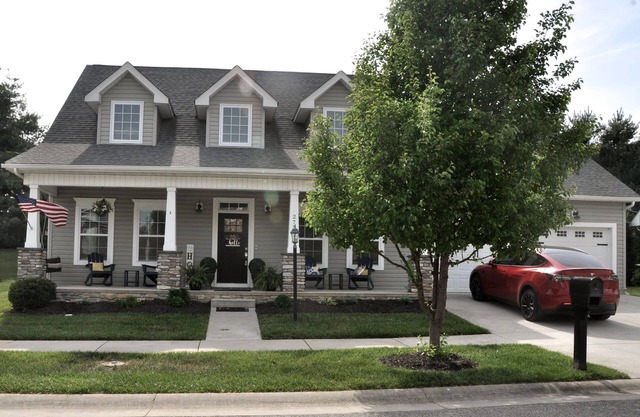 Modern Hokie Home ~ Master on main, Va Tech, Radford, C-Burg & Tesla Charger