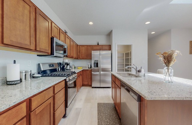 Modern Home 3BR Next to Netflix, Airport, Casino