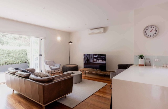 Modern Home in Sandy Bay - Sleeps 8 Guests