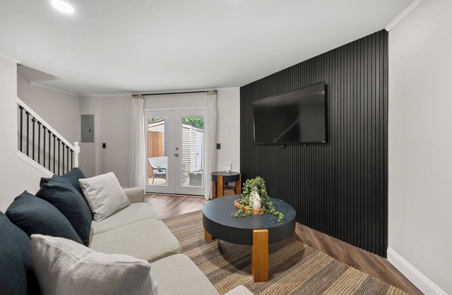 Modern Home mins from Truist Park
