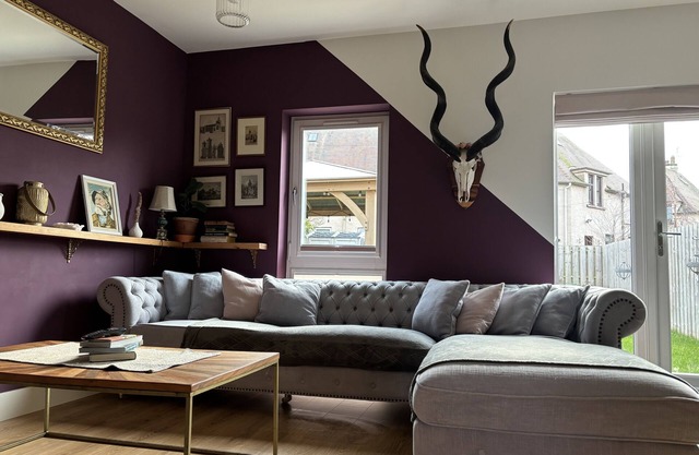 Modern Home On Outskirts Of Edinburgh With Excellent Public Transport Links