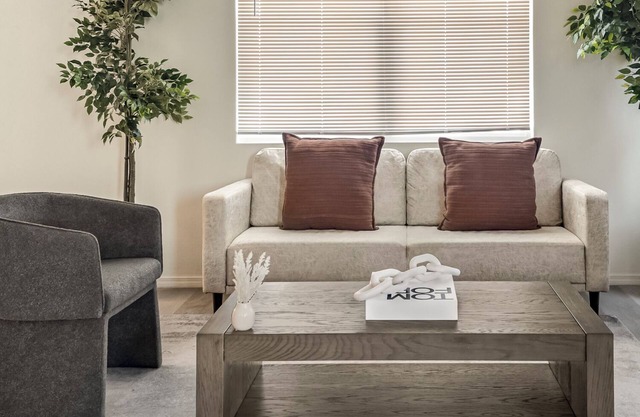 Modern Home w/3BR Next to Airport & Netflix