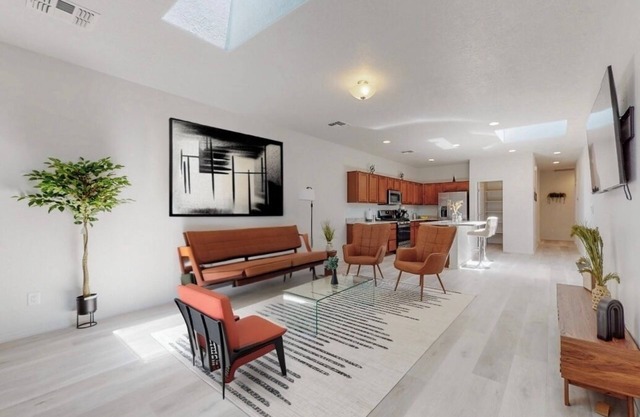 Modern Home w/3BR Next to Airport, Netflix, Casino