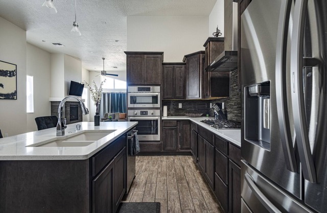 Modern Home w/4BR Next to Netflix, Airport, Casino