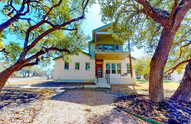 Modern home with foosball table, backyard lounge & pool - close to the lake