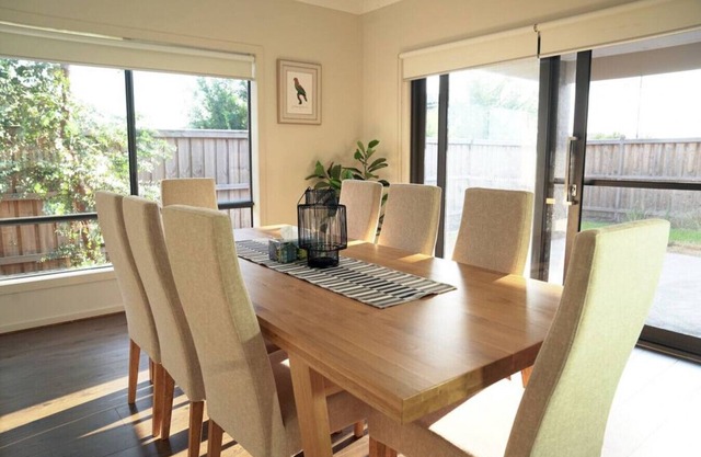 Modern Homly 6BRM House for Big Group at Pakenham