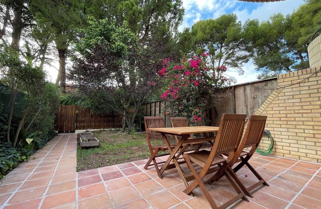 MODERN HOUSE, GARDEN AND POOL, IDEAL FOR FAMILIES