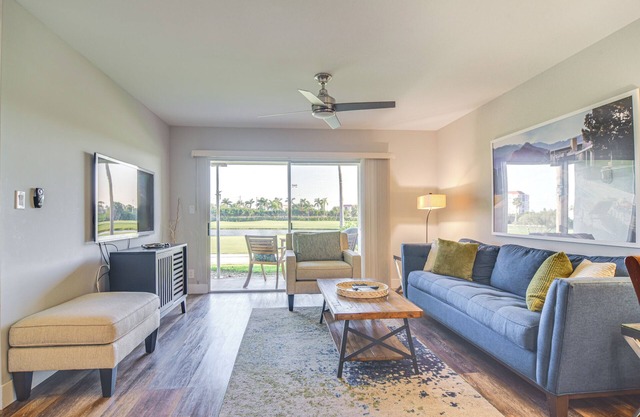 Modern Isla Del Sol Condo: Walk to St. Pete Beach!
