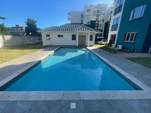 Modern Kingston Apartment Suite With Pool & Ocean View