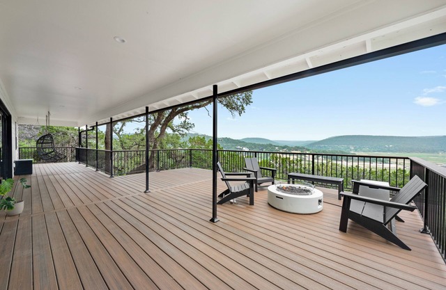 Modern Lake House with Epic Views of Hill Country - Pet Friendly!