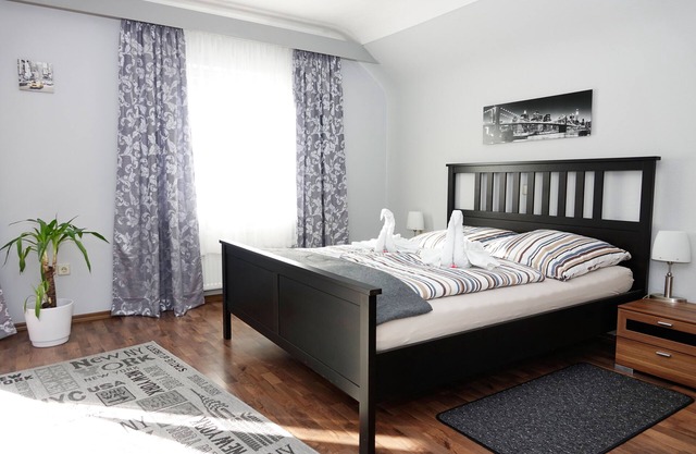 Modern large apartment - Netflix and WiFi included!