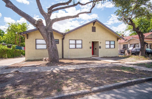 Modern Living 3BR/2BA Close to Amazing Downtown