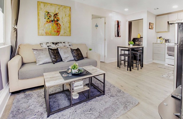 Modern Living with Office Area - Near Attractions and Hospitals